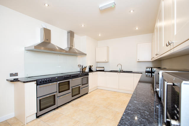 Large, fully-equipped kitchen Large, fully-equipped kitchen