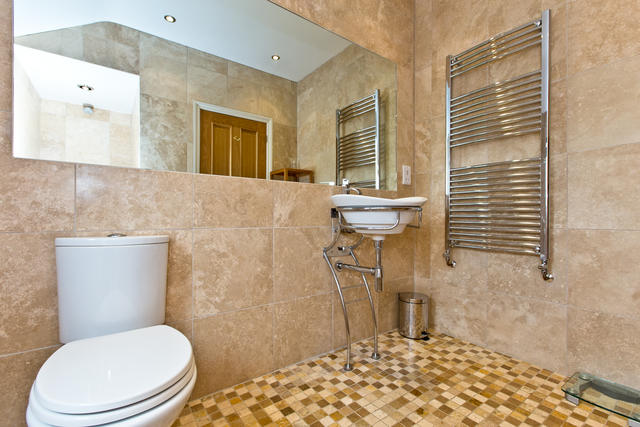 Bedroom 3 en suite Bedroom 3 en suite