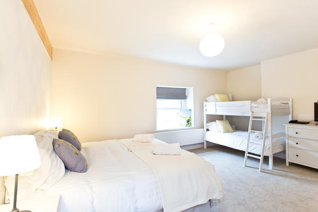 Star House - Bedroom 2 with En suite Star House - Bedroom 2 with En suite