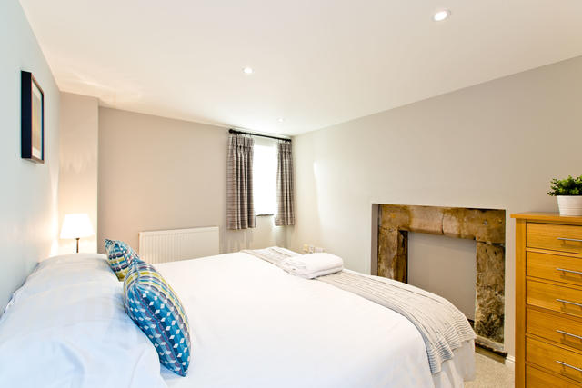 Cruck'd Barn - Bedroom one with en suite Cruck'd Barn - Bedroom one with en suite