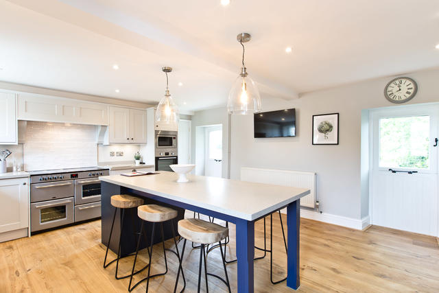 Spacious kitchen with island, perfect for socialising while cooking! Spacious kitchen with island, perfect for socialising while cooking!
