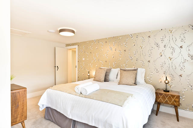 Bedroom 1 with en suite Bedroom 1 with en suite
