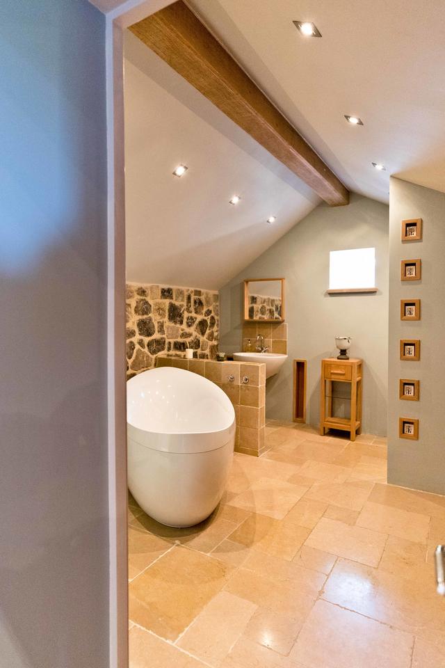 Luxury en suite in Bedroom 4 The Collecting Shed