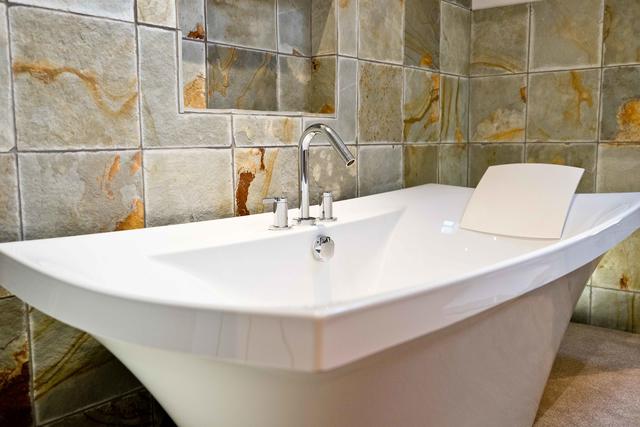 Large luxury Bath Large luxury Bath