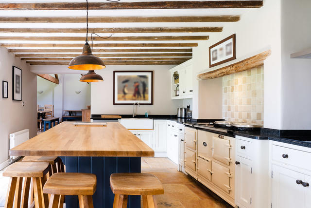 Huge kitchen with central island Huge kitchen with central island