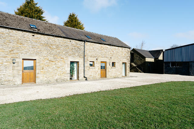 Exterior view of Lapwing Barns with the Annexe in the far corner